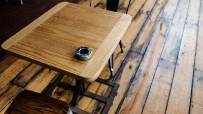 Panduan Memilih Meja yang Tepat di Bali: Material, Desain, & Rekomendasi Workshop